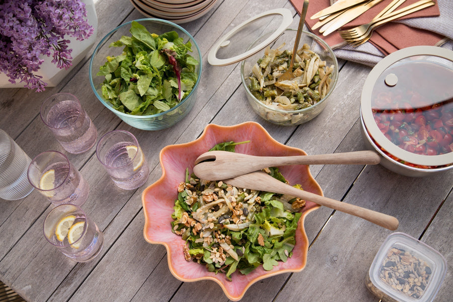 Sommersalat auf der Terrasse